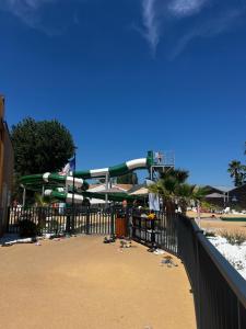 勒格罗-迪鲁瓦Mobil-home Camping -La Marine - 4 Étoiles - Grau du Roi - B038的相册照片