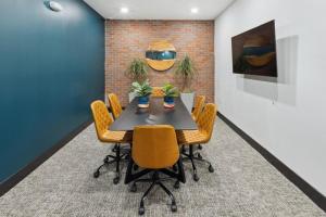 a dining room with a table and chairs at Blueground Hayward on-site retail restaurants SFO-1703 in Hayward +33 photos