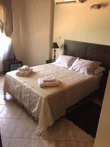 Una cama o camas en una habitación de Sol de Luque Casa-hotel