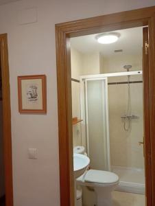 Ένα μπάνιο στο 24B03 Apto espacioso en Cabrales +32 φωτογραφίες