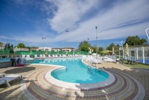 Bazén v ubytování Hotel Savoia nebo v jeho okolí