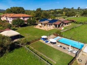 Bazén v ubytování Agriturismo L.B.STUD nebo v jeho okolí