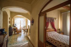 4 Bedroom Farmhouse with Private Pool客房内的一张或多张床位