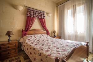 4 Bedroom Farmhouse with Private Pool客房内的一张或多张床位