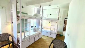 Postel nebo postele na pokoji v ubytování Multiple Stories, Udaipur