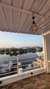 Balkón nebo terasa v ubytování Multiple Stories, Udaipur