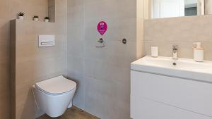 Kúpeľňa v ubytovaní VacationClub - Koło Brzegu Apartament 54