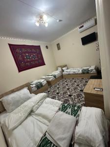 Ένα ή περισσότερα κρεβάτια σε δωμάτιο στο Hostel Boburshokh