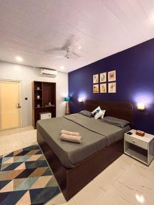 Rúm í herbergi á Traverse Luxe Hostel Palolem