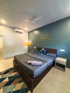 Rúm í herbergi á Traverse Luxe Hostel Palolem