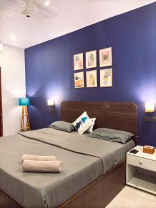Rúm í herbergi á Traverse Luxe Hostel Palolem