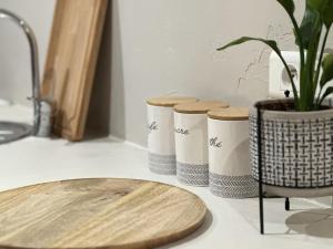a group of four towels on a counter with a plant at Appart cosy au cœur du Vexin in Oinville-sur-Montcient