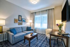 Hotel Gettysburg的电视和/或娱乐中心