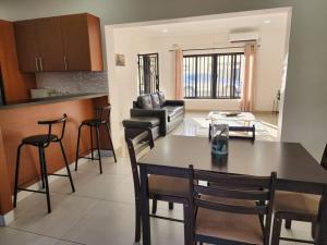 Χώρος καθιστικού στο Area 43 Executive Apartments +19 φωτογραφίες