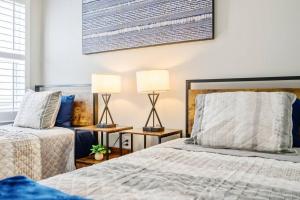Apex Comfort - Modern 3BR 2BA Home in Apex, NC客房内的一张或多张床位