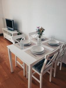 TV a/nebo společenská místnost v ubytování Apartament Eveline z garażem