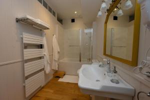 Guest House Saint Yves的一间浴室