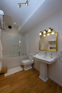 Guest House Saint Yves的一间浴室