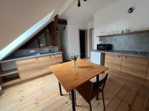 Kuchyň nebo kuchyňský kout v ubytování Várkerület 6 Apartman