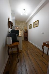 Guest House Saint Yves的厨房或小厨房