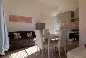 Kuchyň nebo kuchyňský kout v ubytování Elegante Rifugio Appartamento con 1 camera da letto 4 Adulti Wi-Fi Netflix