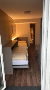 Letto o letti in una camera di Hotel Pickwick and Pub "the room with a view"