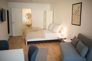 Postel nebo postele na pokoji v ubytování HUGOS Studio Apartment