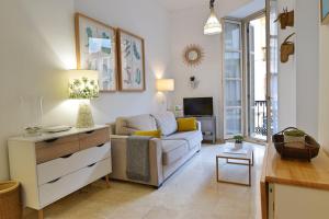 a living room with a couch and a tv at Apartamento Santos 7 in Málaga