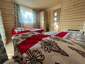 a bedroom with two beds in a log cabin at Domek wypoczynkowy Górskie Zacisze in Sidzina