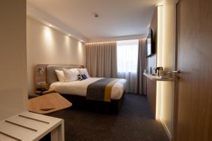 Holiday Inn Express - Arcachon - La Teste by IHG客房内的一张或多张床位