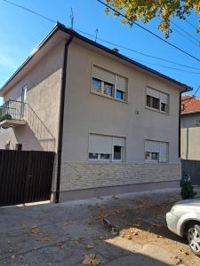 Zgradba, v kateri se nahaja apartma