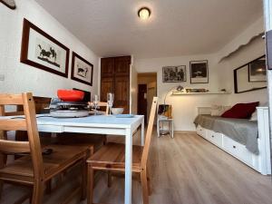 Χώρος καθιστικού στο Studio cosy proche pistes avec balcon et parking, 4 couchages - FR-1-330F-241 +9 φωτογραφίες