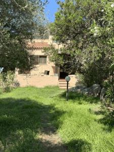 Κήπος έξω από το House in Villaggio Nuragheddu