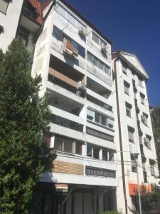 Zgradba, v kateri se nahaja apartma