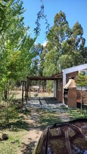 a brick house in the middle of a yard at Cabañas MyG in Tandil