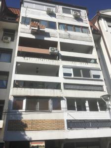 Zgradba, v kateri se nahaja apartma