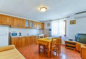 Kuchyň nebo kuchyňský kout v ubytování Apartment Kosta