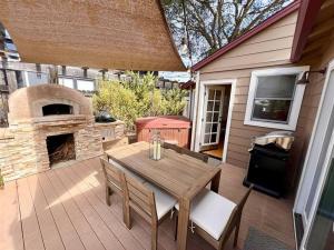 Gallery image of Downtown Healdsburg Plaza Charmer with Hot Tub in Healdsburg
