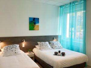Giường trong phòng chung tại Appartement Stella 95 m2 climatisé parking proche Sanctuaires