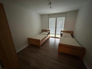 Ένα ή περισσότερα κρεβάτια σε δωμάτιο στο Ferienwohnung am Bach