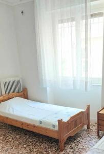 Postel nebo postele na pokoji v ubytování Κρεβάτια σε κοιτώνα 5' from metro
