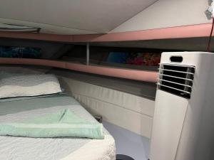 Una cama o camas en una habitación de Perfect Stay In Key Largo 19 fotos más