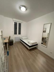 Giường trong phòng chung tại Grande maison équipée +7 ảnh