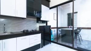Dapur atau dapur kecil di Villa Woody with Private Pool & Rooftop
