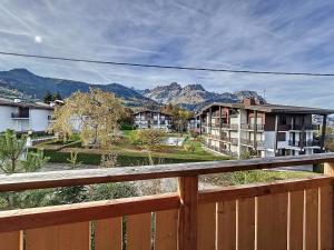 Nespecifikovaný výhled na hory nebo výhled na hory při pohledu z chaty