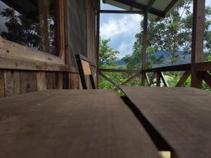 Ein allgemeiner Bergblick oder ein Berglick von des Bed & Breakfasts aus