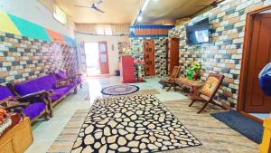 TV a/nebo společenská místnost v ubytování Sahara Family Homestay