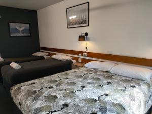 Postel nebo postele na pokoji v ubytování Shelly Beach Motel