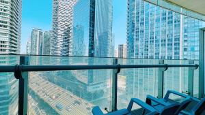 Gallery image of NewDowntown Condo by UnionStationScotiaArena in Toronto