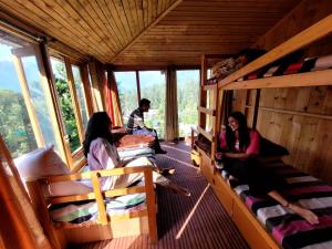 Posezení v ubytování MudHostel Shangarh